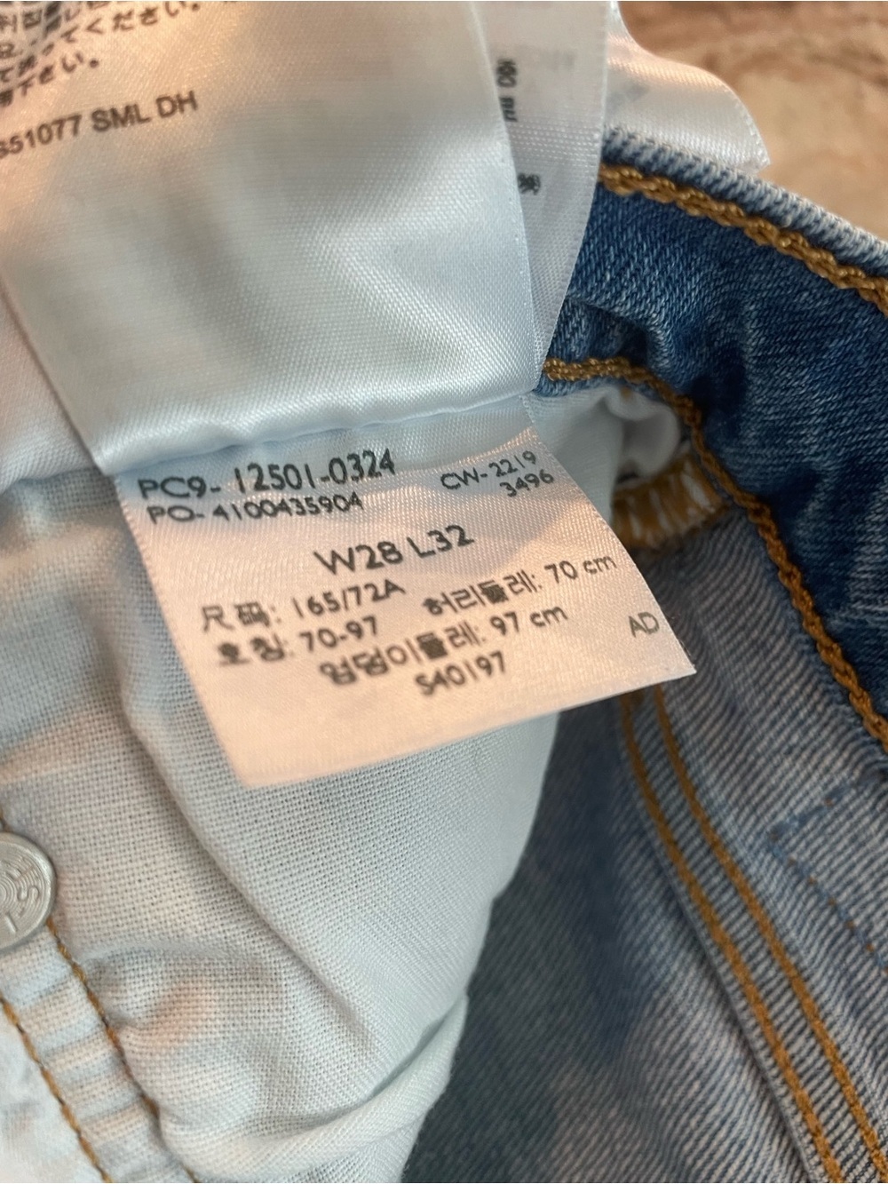 Levis 501 Denim Jeans Size 28 Medium Wash Distressed Long high waisted 90s style - Picture 9 of 10